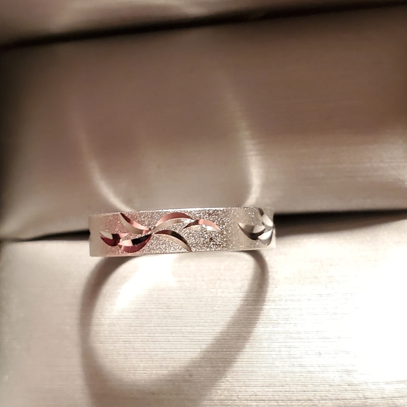 .925 Sterling Silver Star Burst Band - Picture 6 of 8